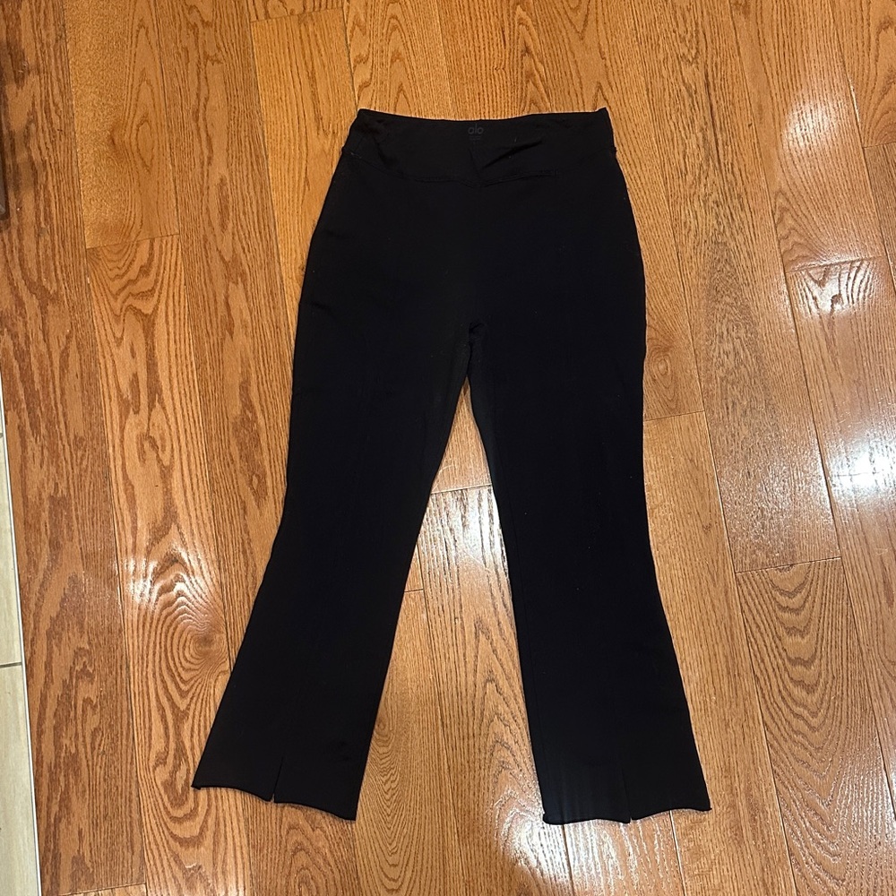 Cropped Alo‎ capri leggings with slit